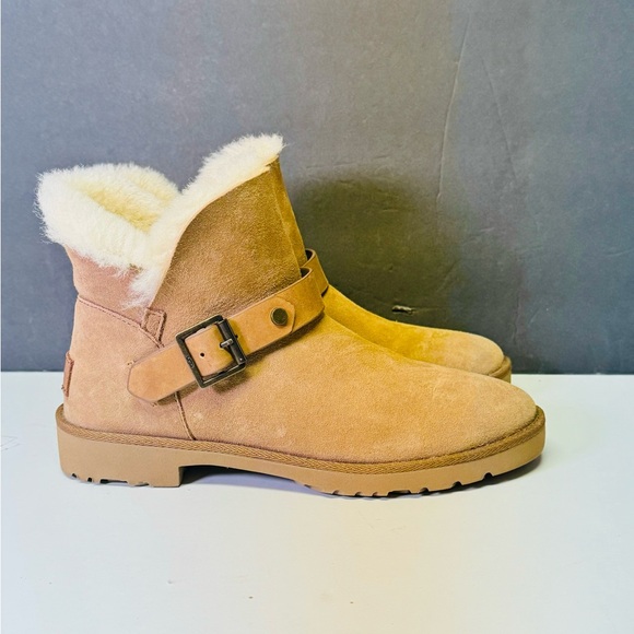 UGG ROMELY BUCKLE SHORT CHESTNUT SUEDE SHEEPSKIN WOMEN'S BOOTS SIZE US 5 NEW - Picture 4 of 7
